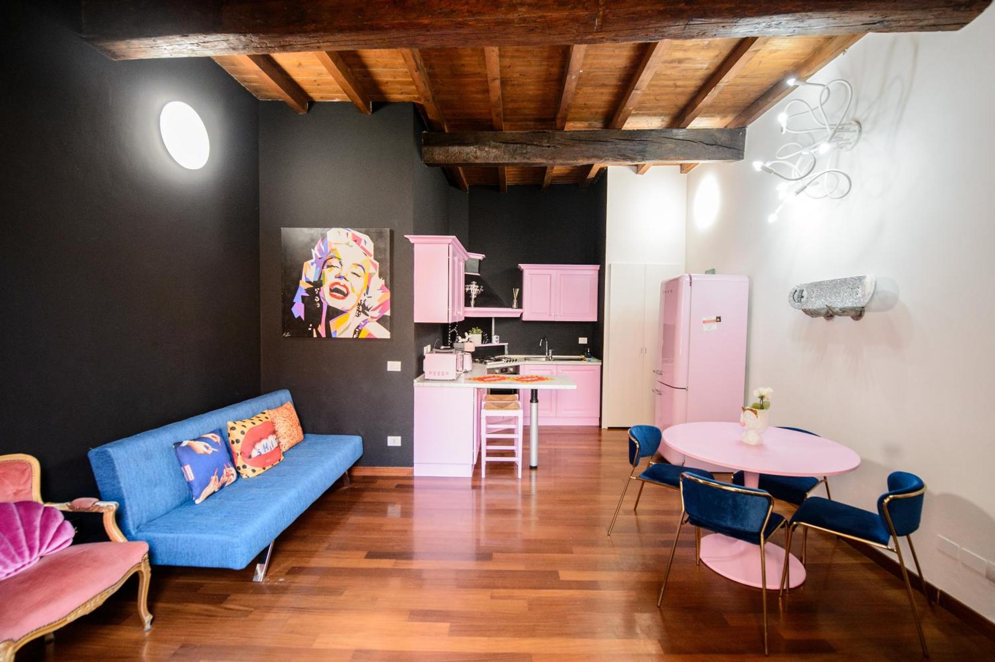 Pink House Tortellinosuite *